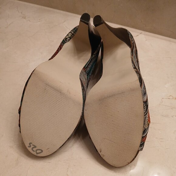 Madden Girl Peep Toe Platform Heels Size 9 - Multicolor Print - Picture 5 of 5